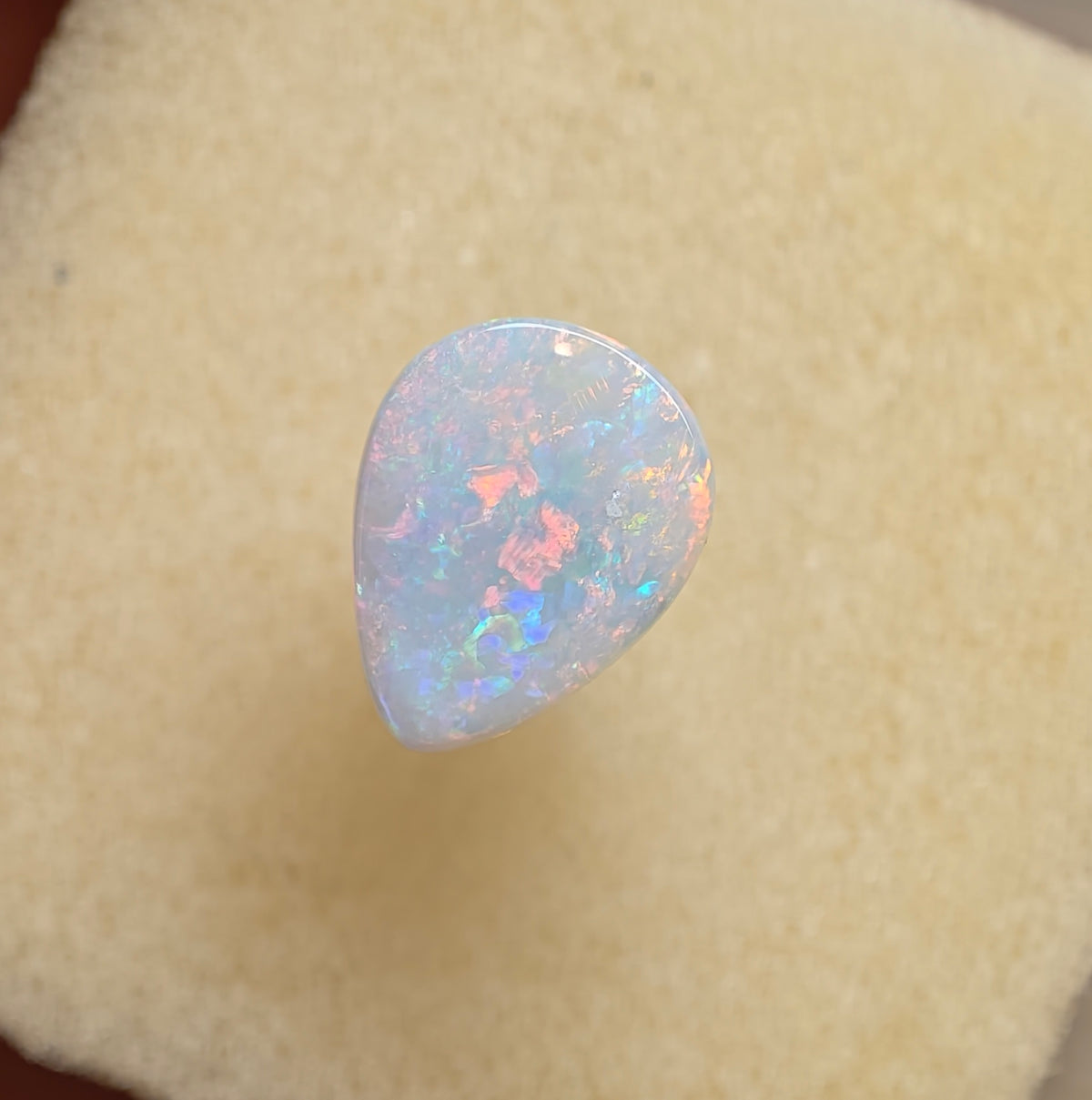 A1081 - Glittering drop cut beauty
