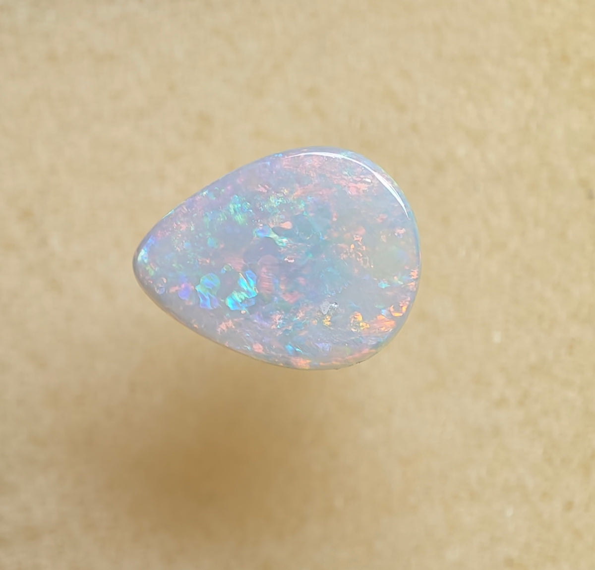 A1081 - Glittering drop cut beauty