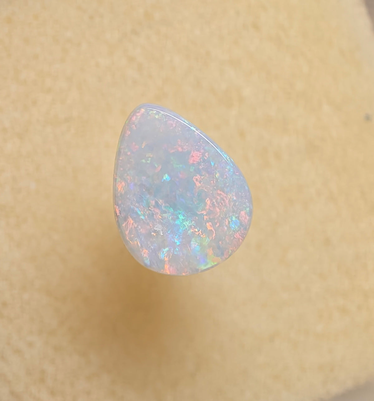 A1081 - Glittering drop cut beauty