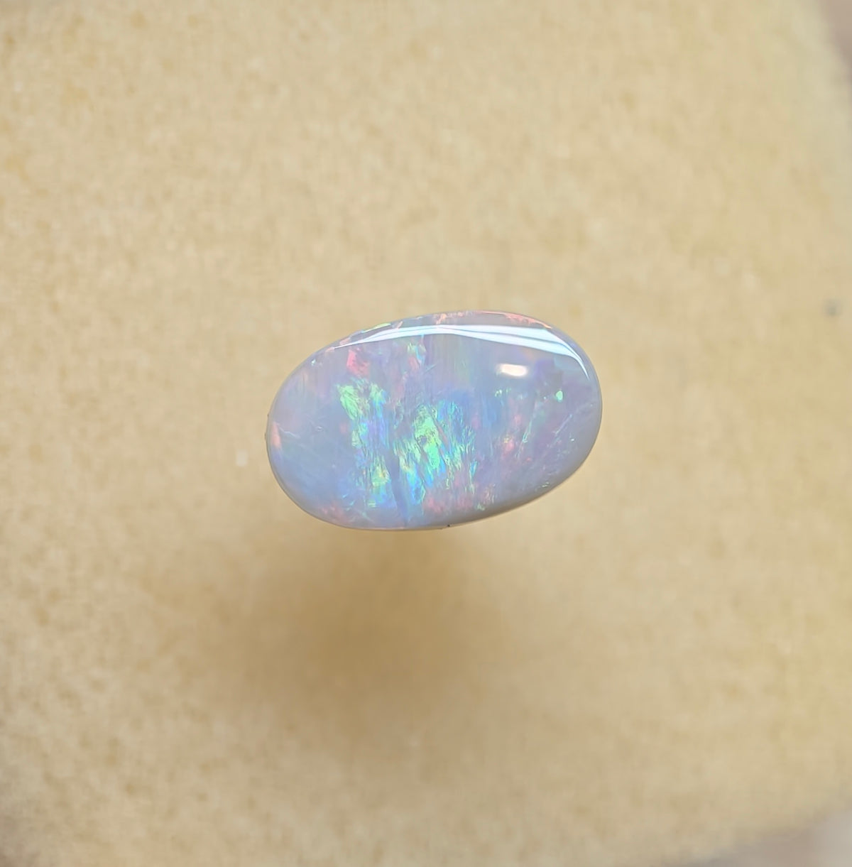 A1085 - Oval cut bright & bold