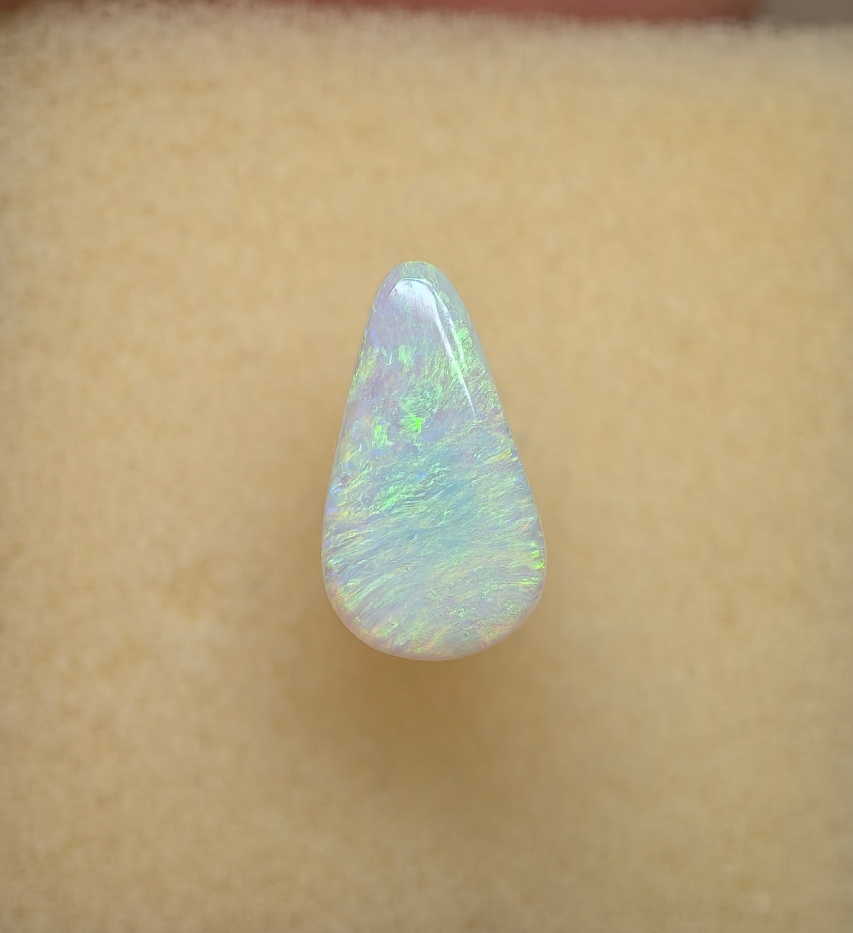 A1091 - Crystal drop cut beauty