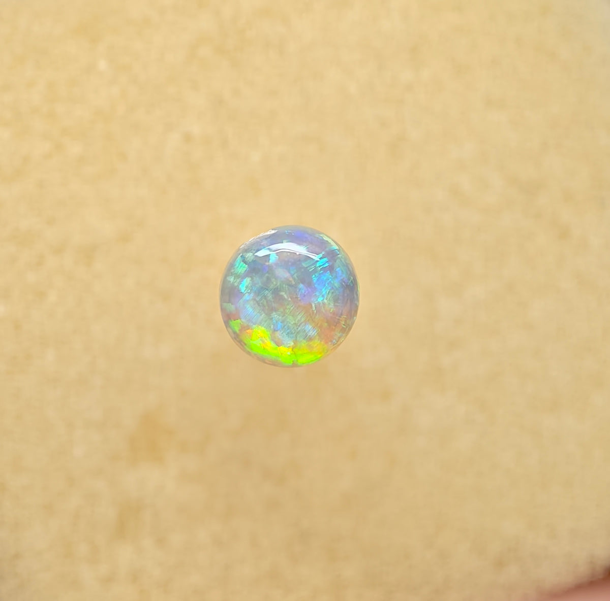 A1093 - Round cut bright crystal beauty