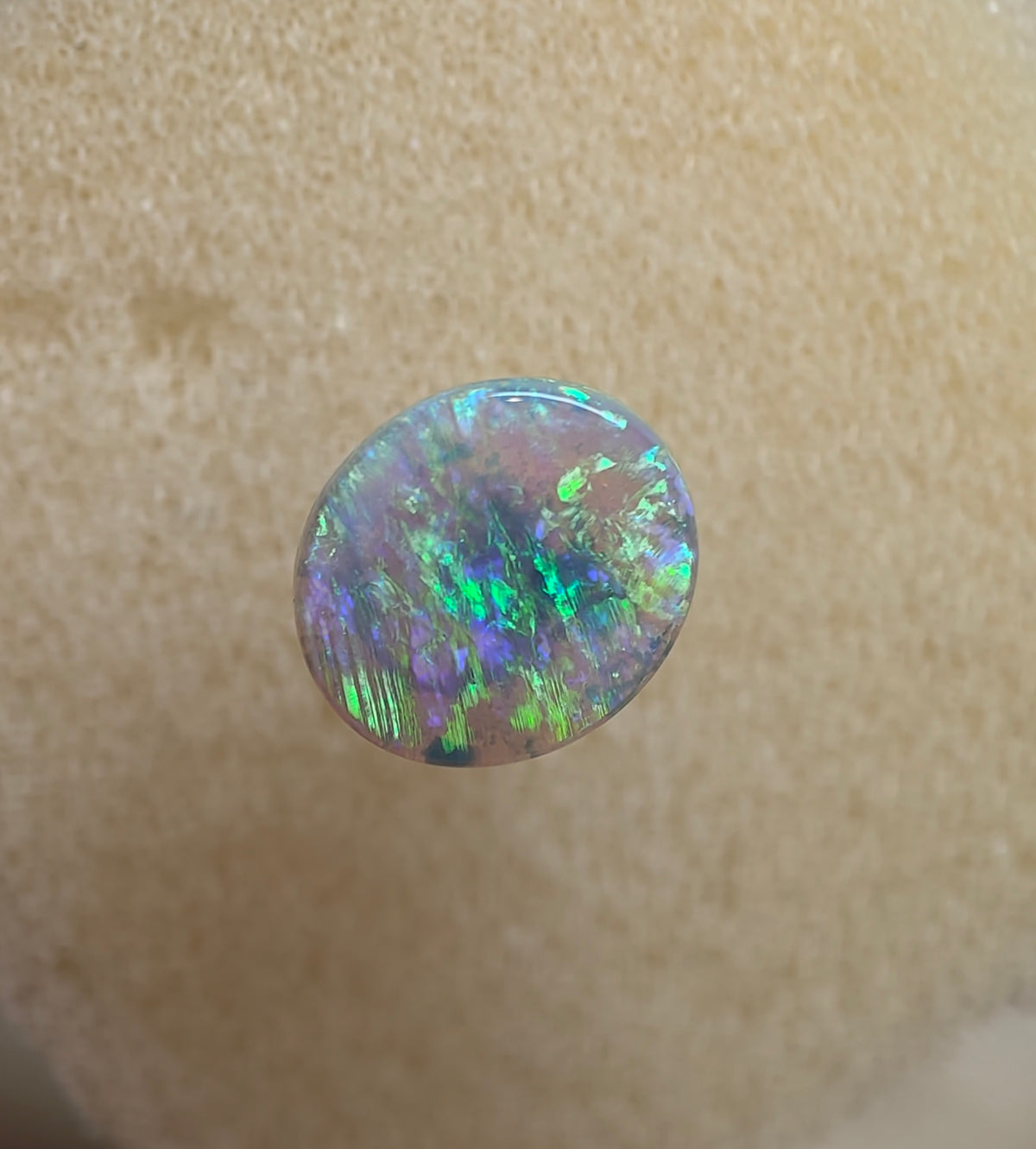 A1095 - Beautiful, clear and bright crystal opal