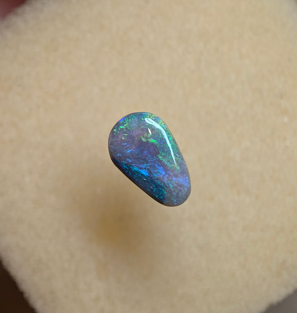 A1102 - Beautiful crystal drop cut