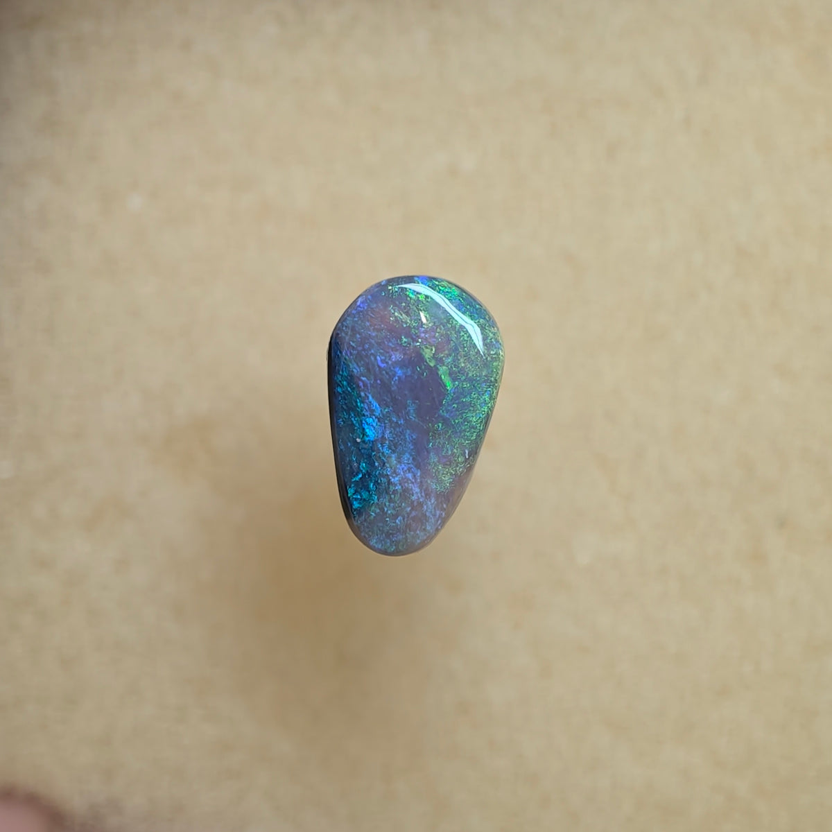 A1102 - Beautiful crystal drop cut
