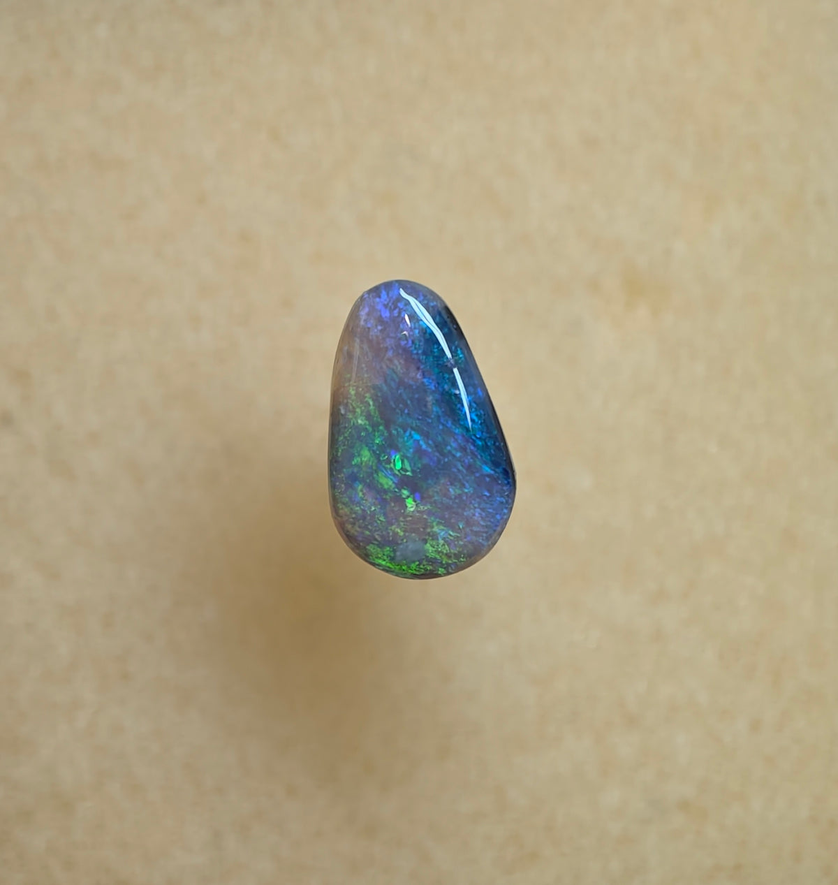 A1102 - Beautiful crystal drop cut