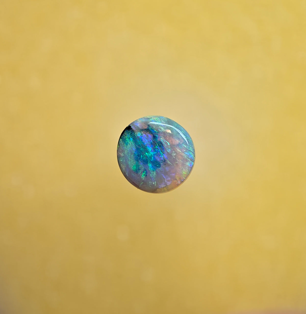 A1109 - Round cut crystal picture stone