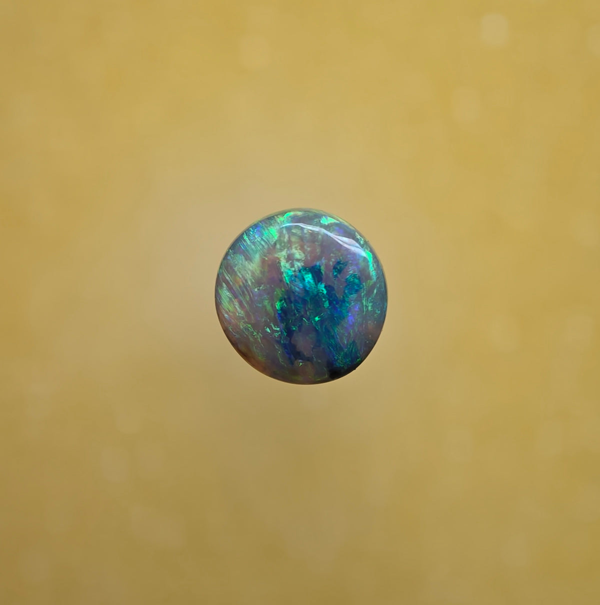 A1109 - Round cut crystal picture stone