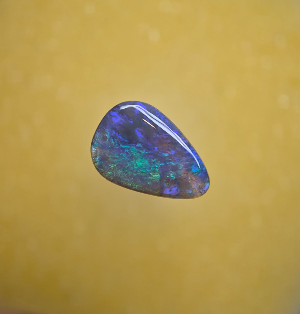 A1113 - Stunning bold drop cut