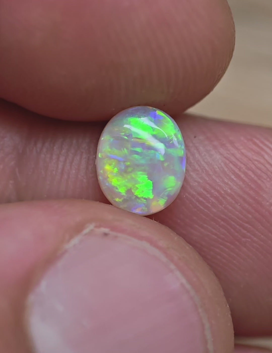 A988 - Bright brilliant 3D colour play crystal