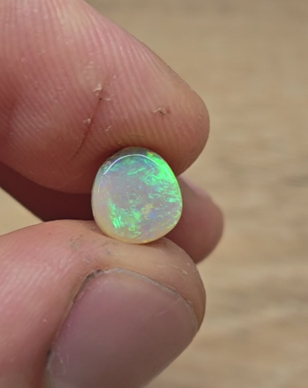 A954 - Flashy green white opal