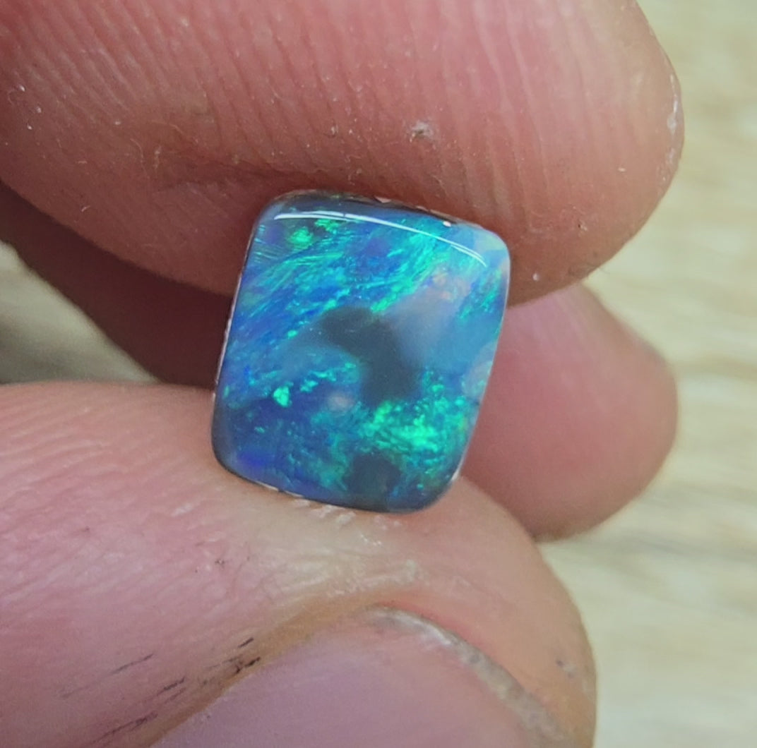 A828 - Cushion cut picture stone