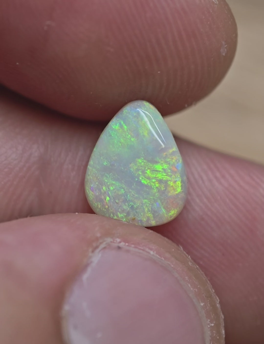 A976 - Gentle large drop cut green flash