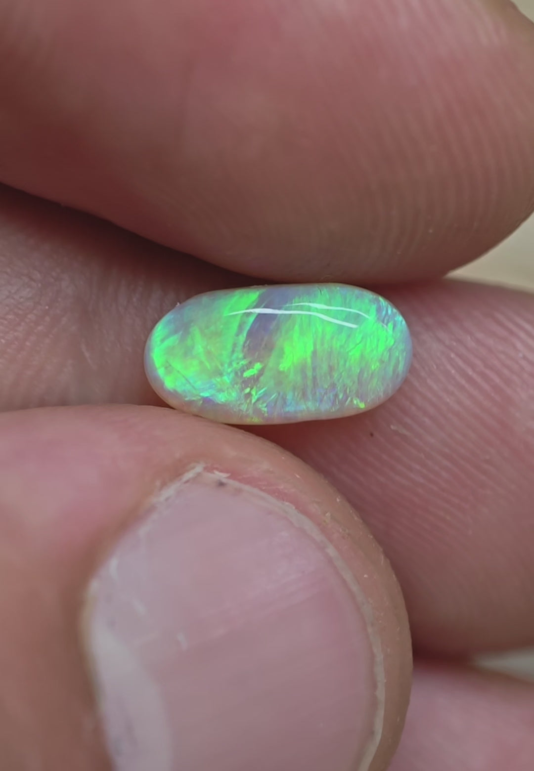 A989 - Bright rolling flash oval cab