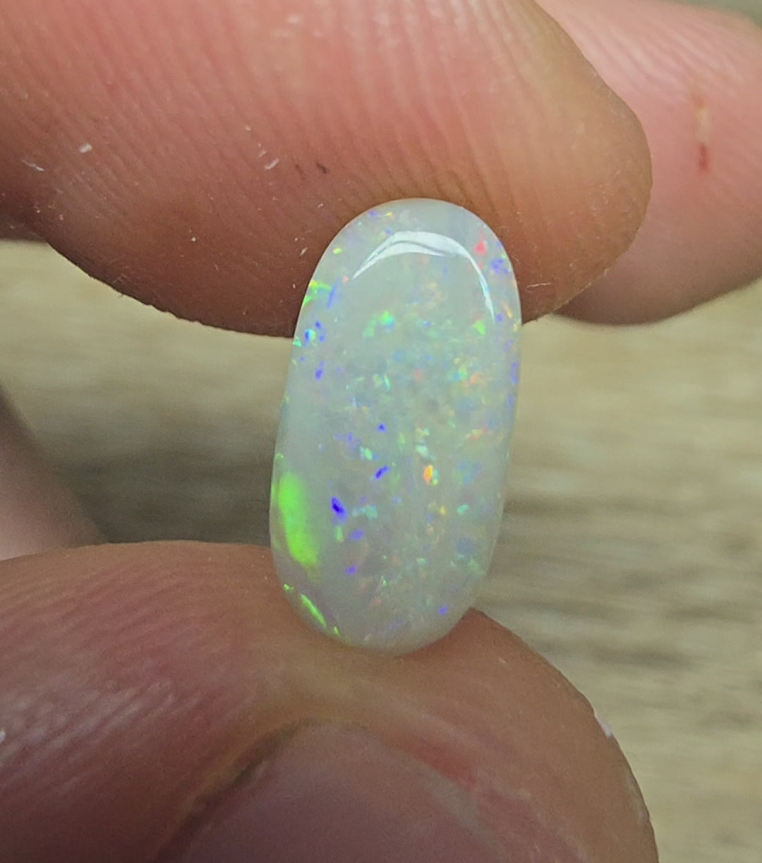 A886 - Large oval cut glitter