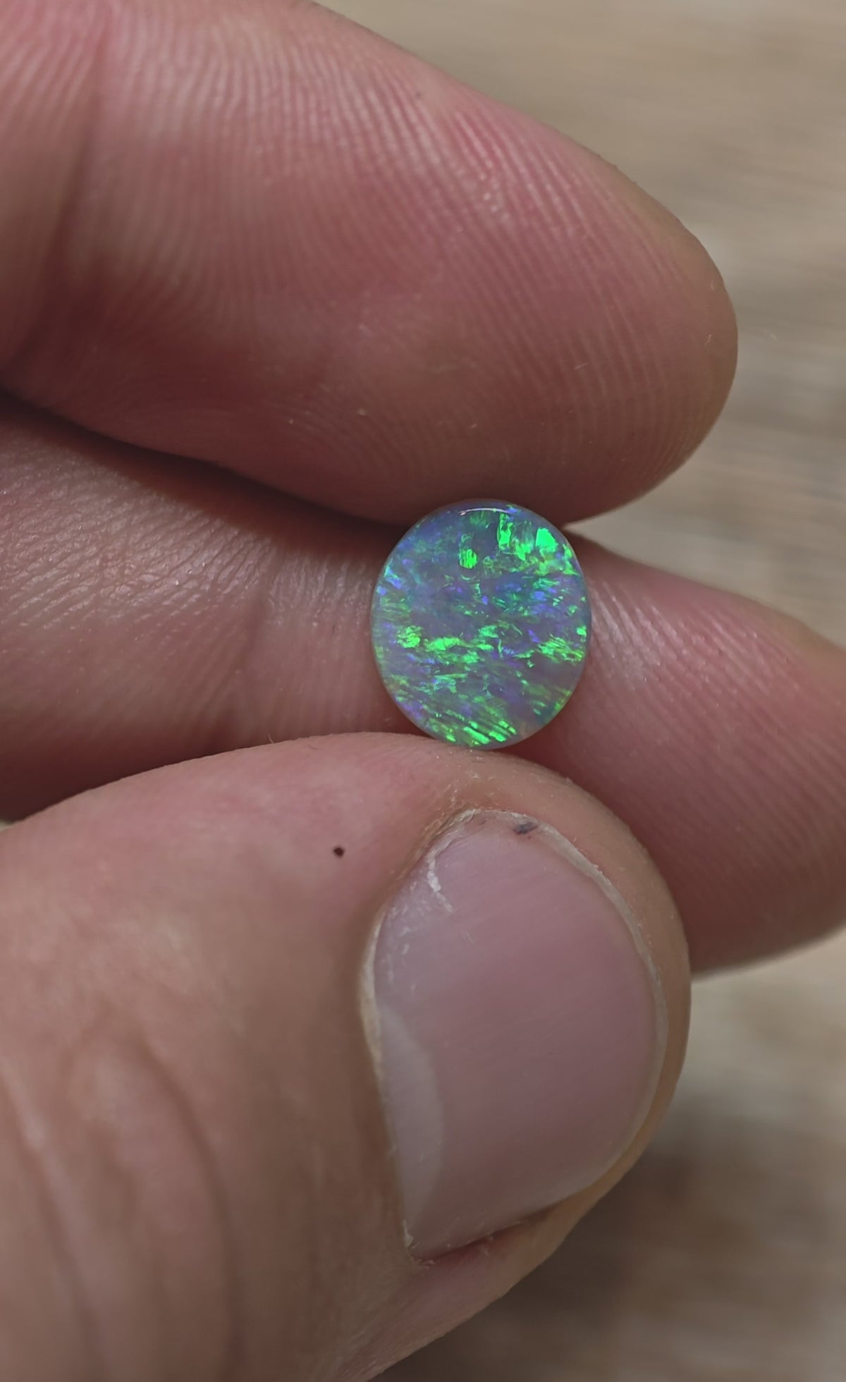 A1095 - Beautiful, clear and bright crystal opal