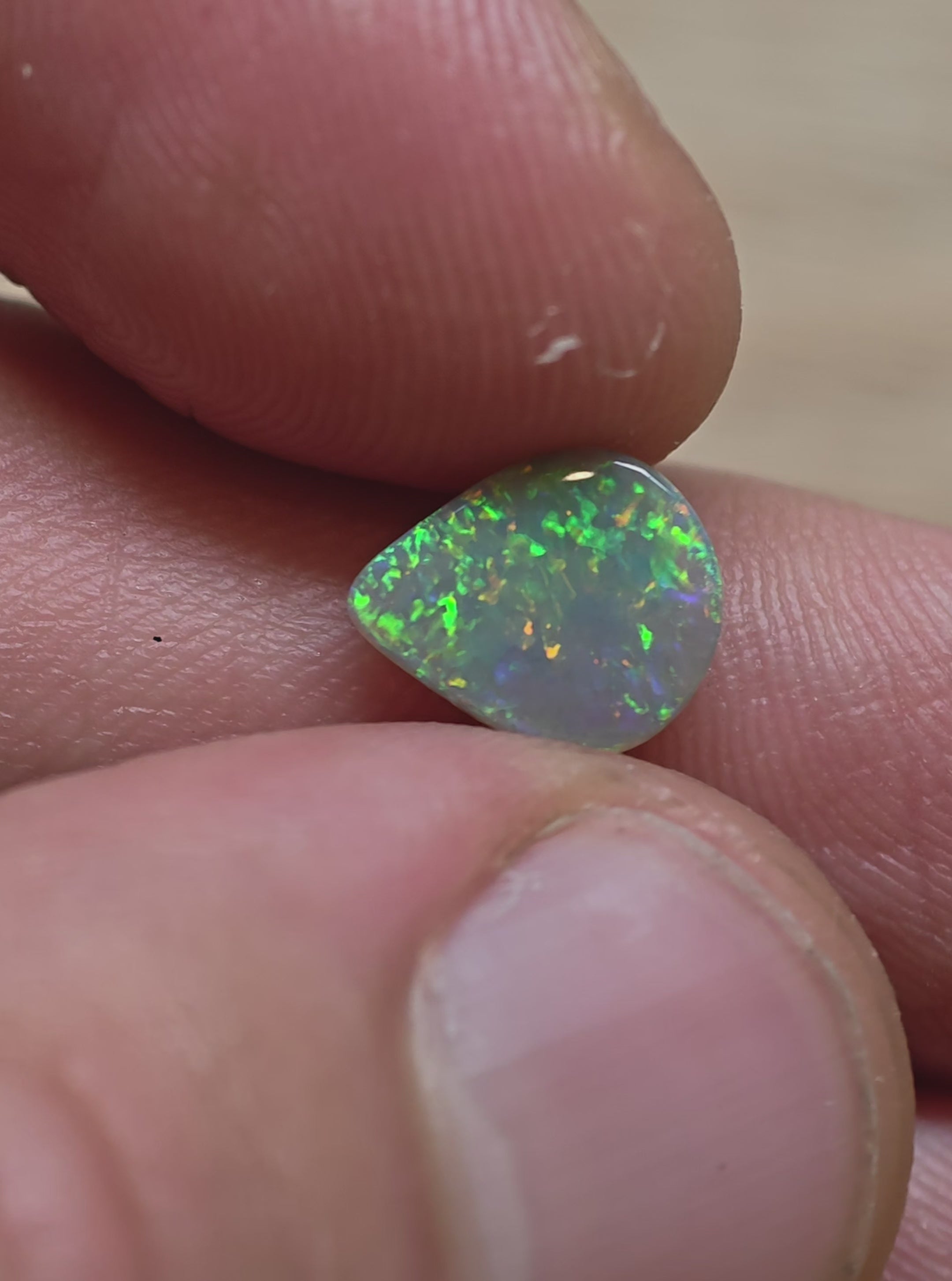 A1060 - Drop cut bright dark opal