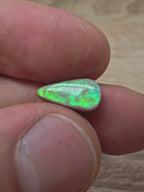 A961 - Super bright drop cut beauty