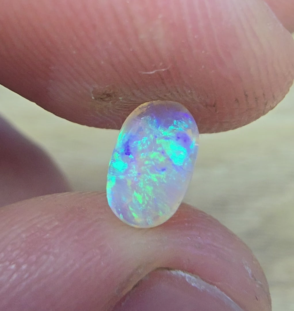 A873 - Beautiful oval cabochon crystal opal