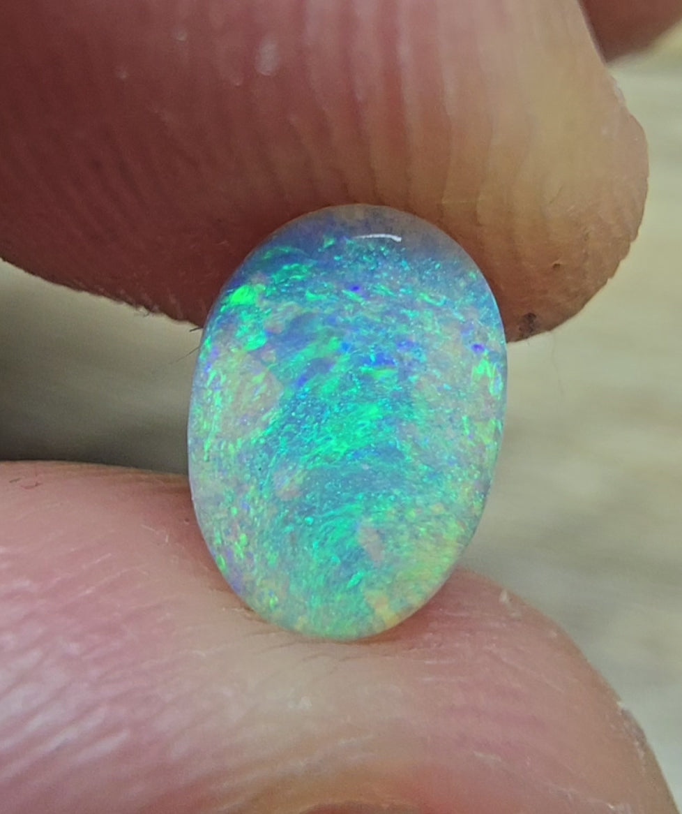 A798 - Crystal blue swirl oval cut