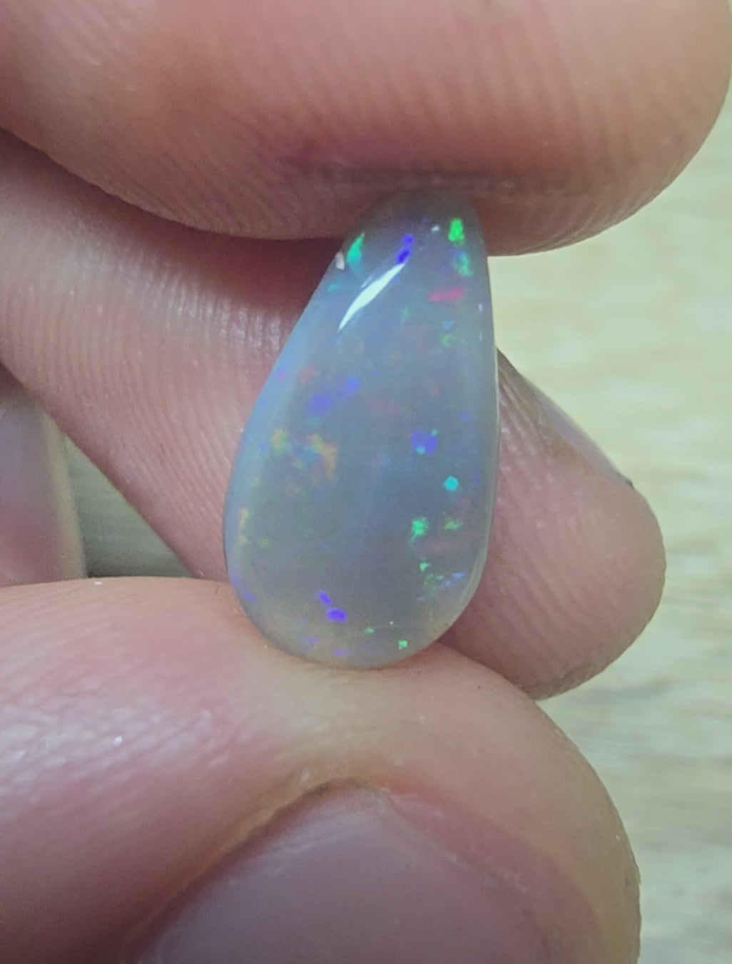 A701 - Soft sparkly drop cut