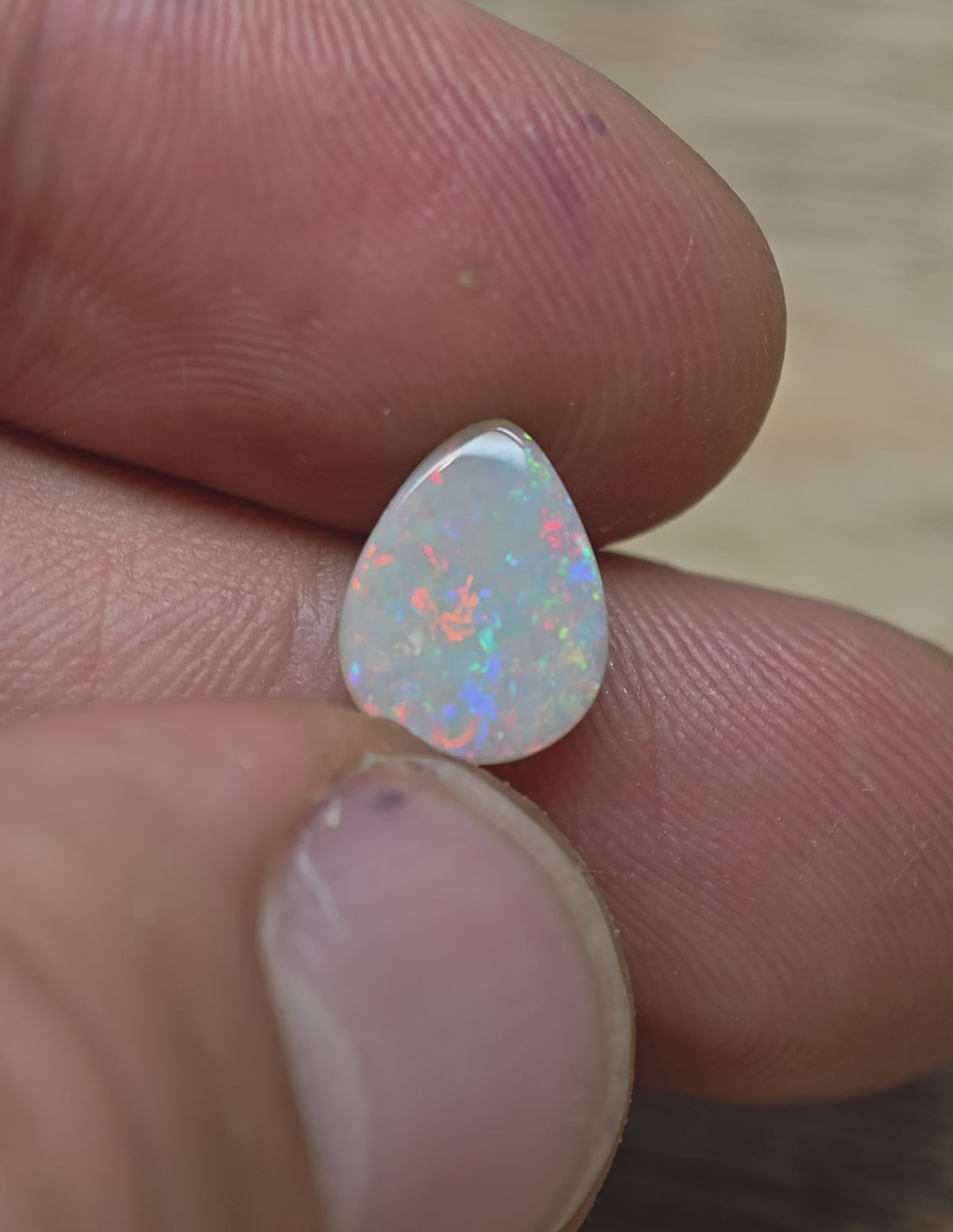 A1081 - Glittering drop cut beauty