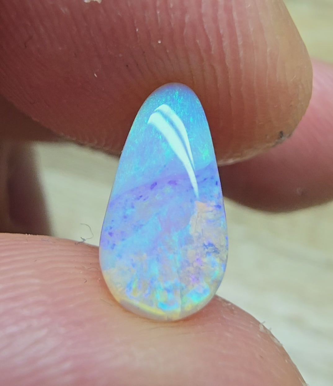 A791 - Bi colour drop cut crystal opal