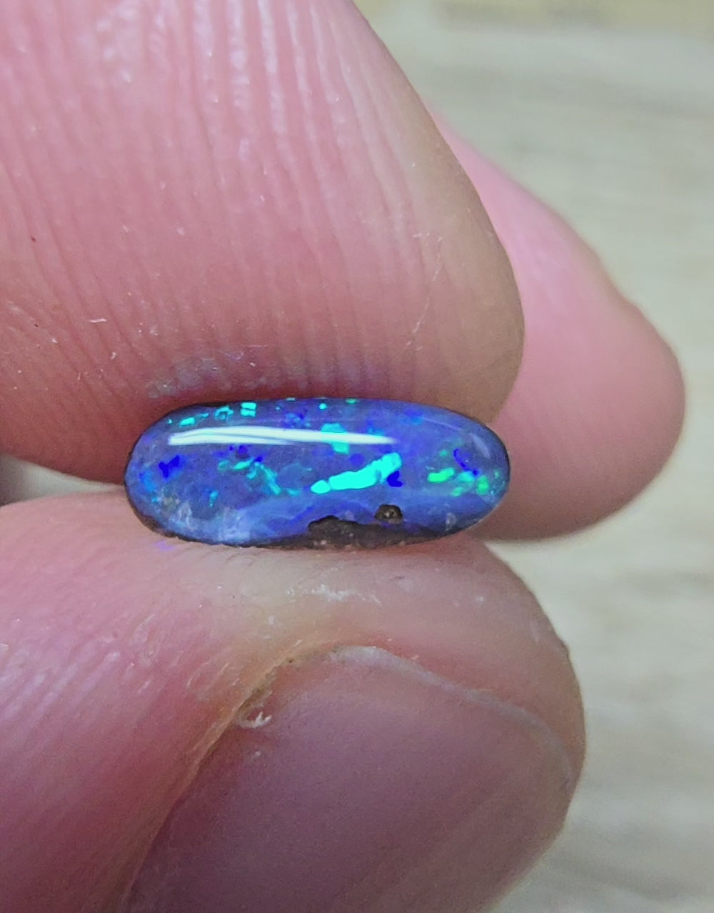 A812 - Long oval cut bright blue