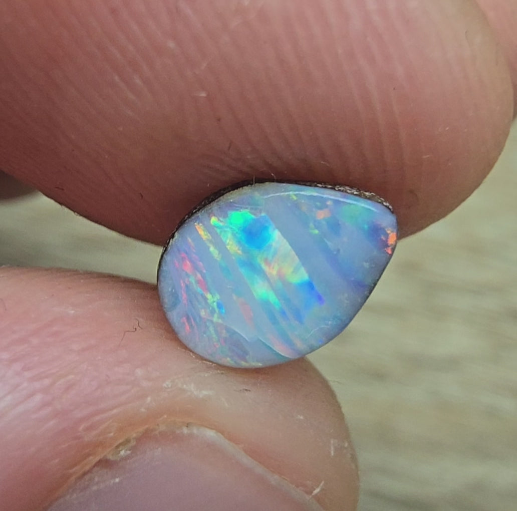 A818 - Pink blue drop cut beauty