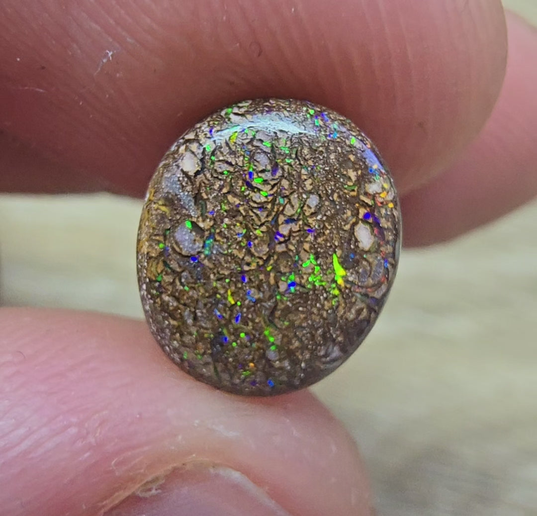 A804 - Broad flat face oval cut boulder