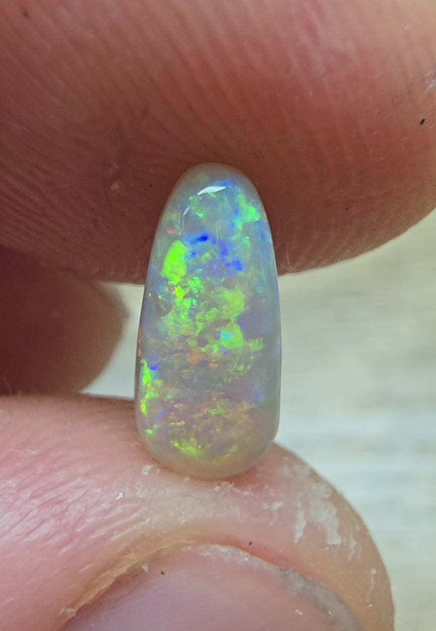 A905 - Slim drop cut crystal beauty