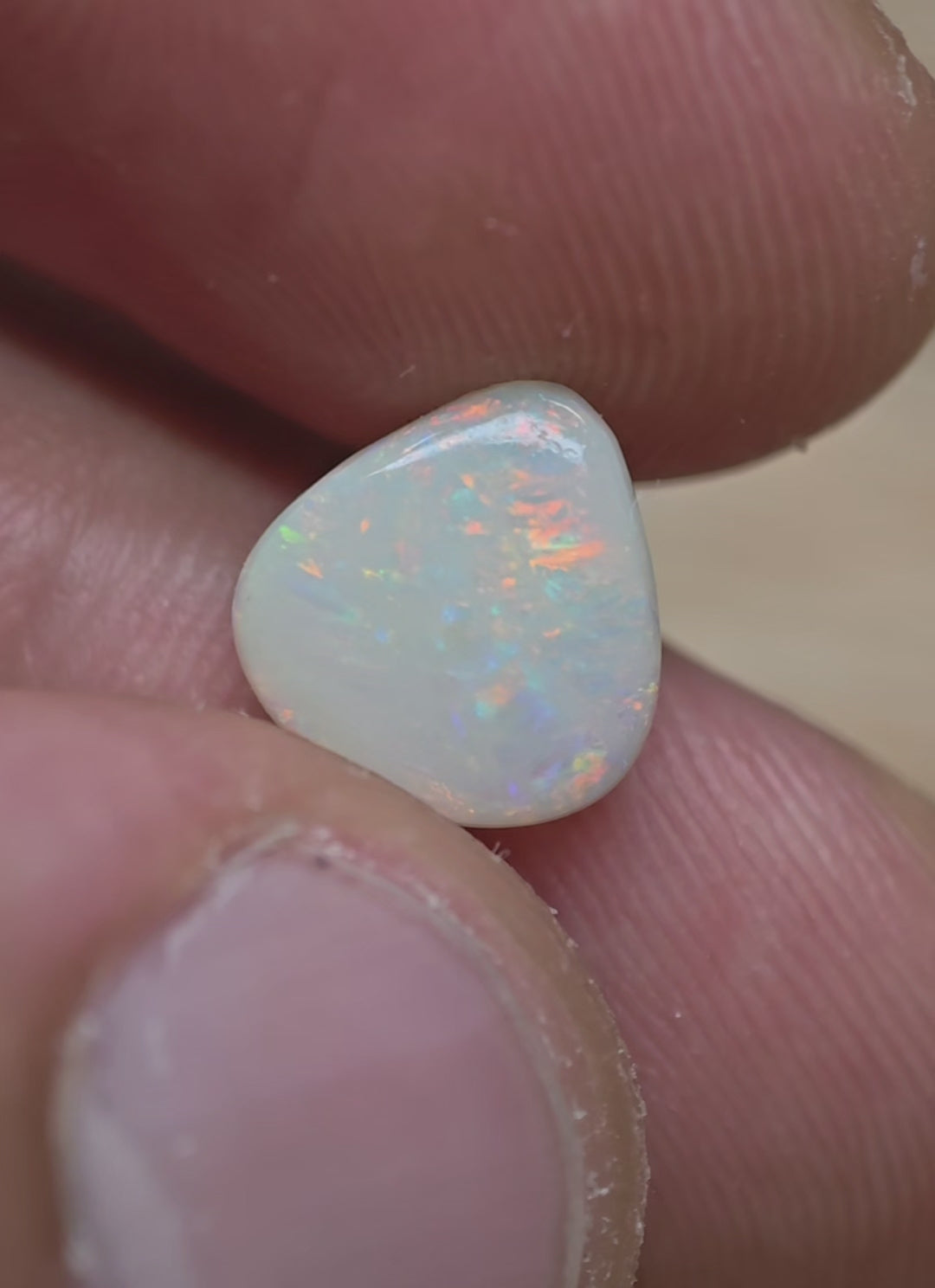 A972 - Gentle drop cut white opal