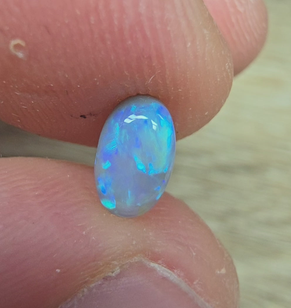 A849 - Lovely oval cut crystal opal