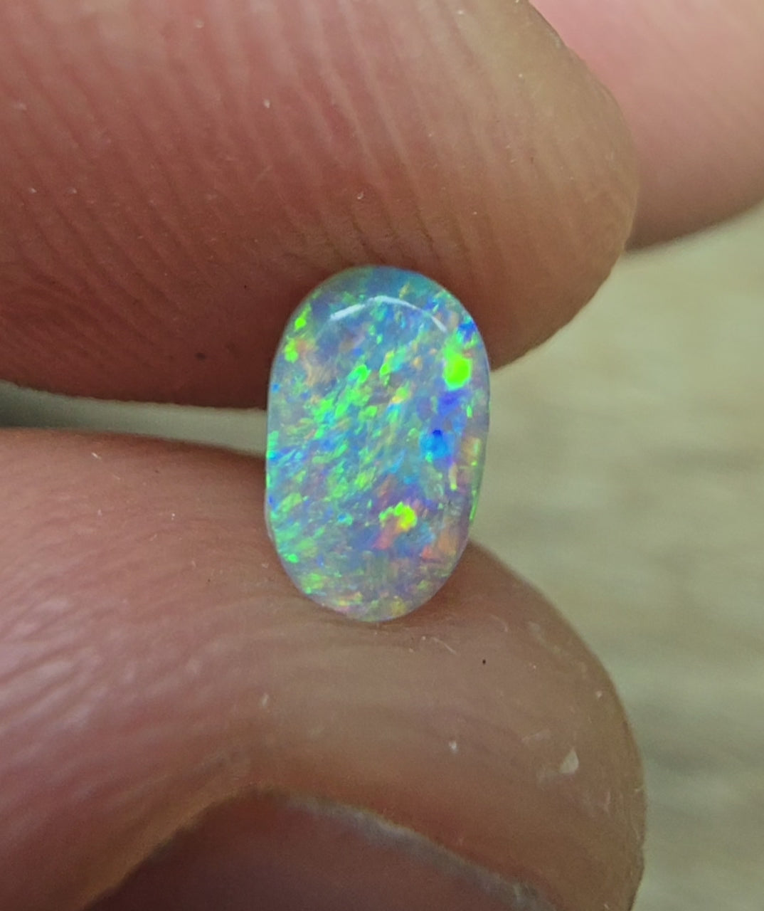 A863 - Stunning oval crystal opal
