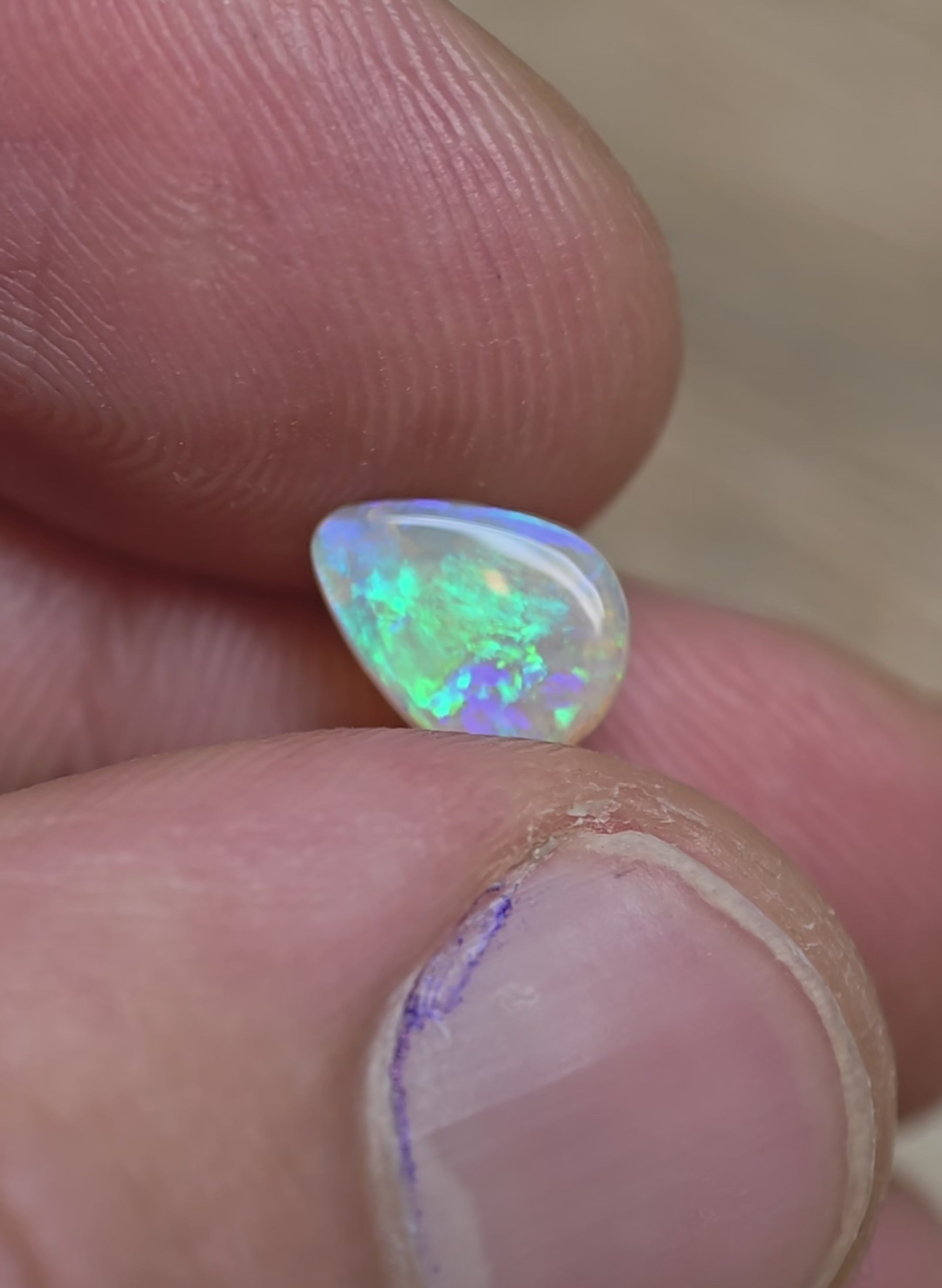 A1037 - Crystal drop cut beauty