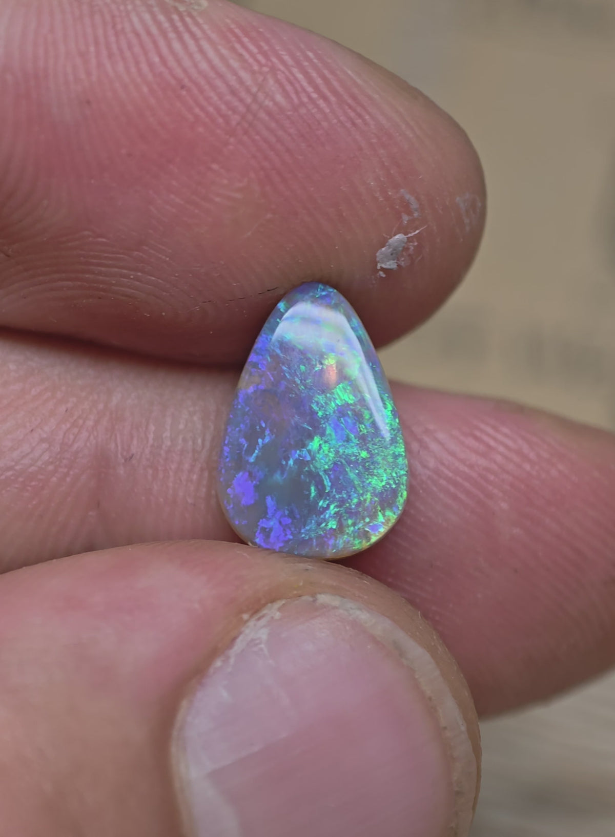 A1113 - Stunning bold drop cut