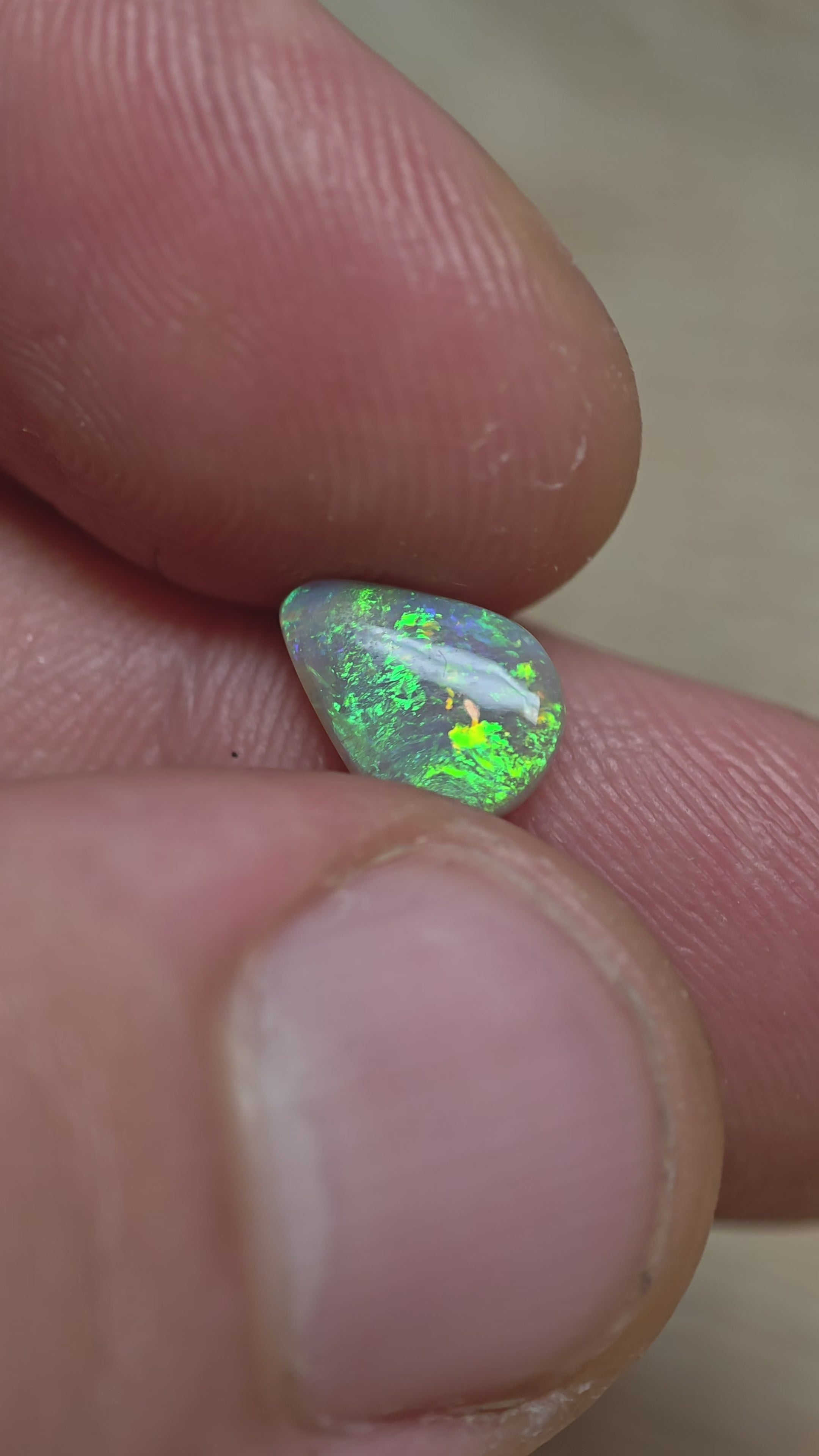 A1063 - Stunning bright drop cut