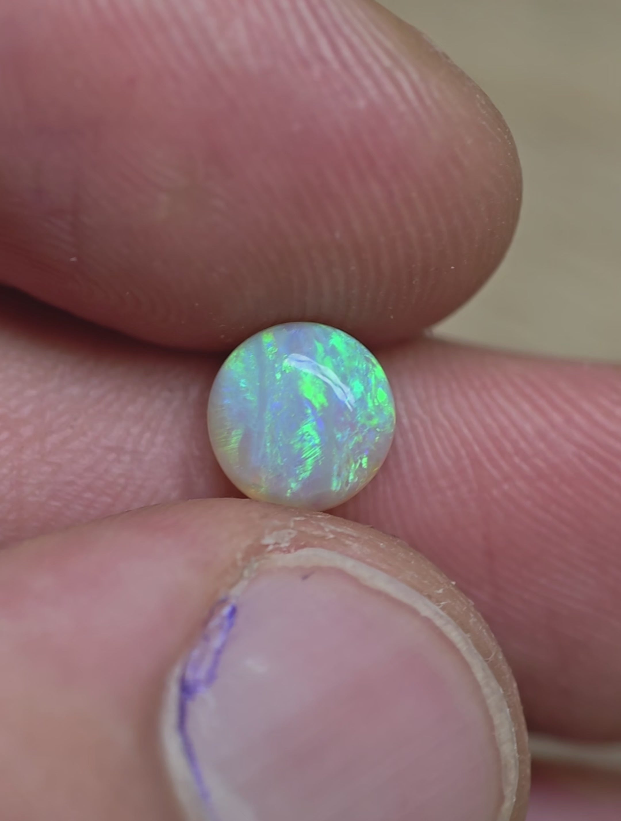 A1046 - Round cut crystal opal beauty