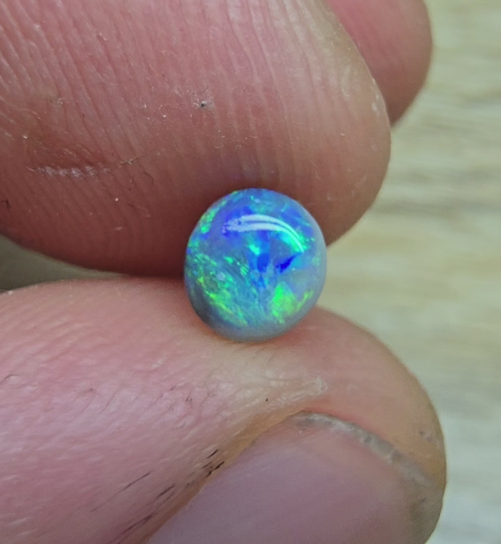 A836 - Round cut blue flash