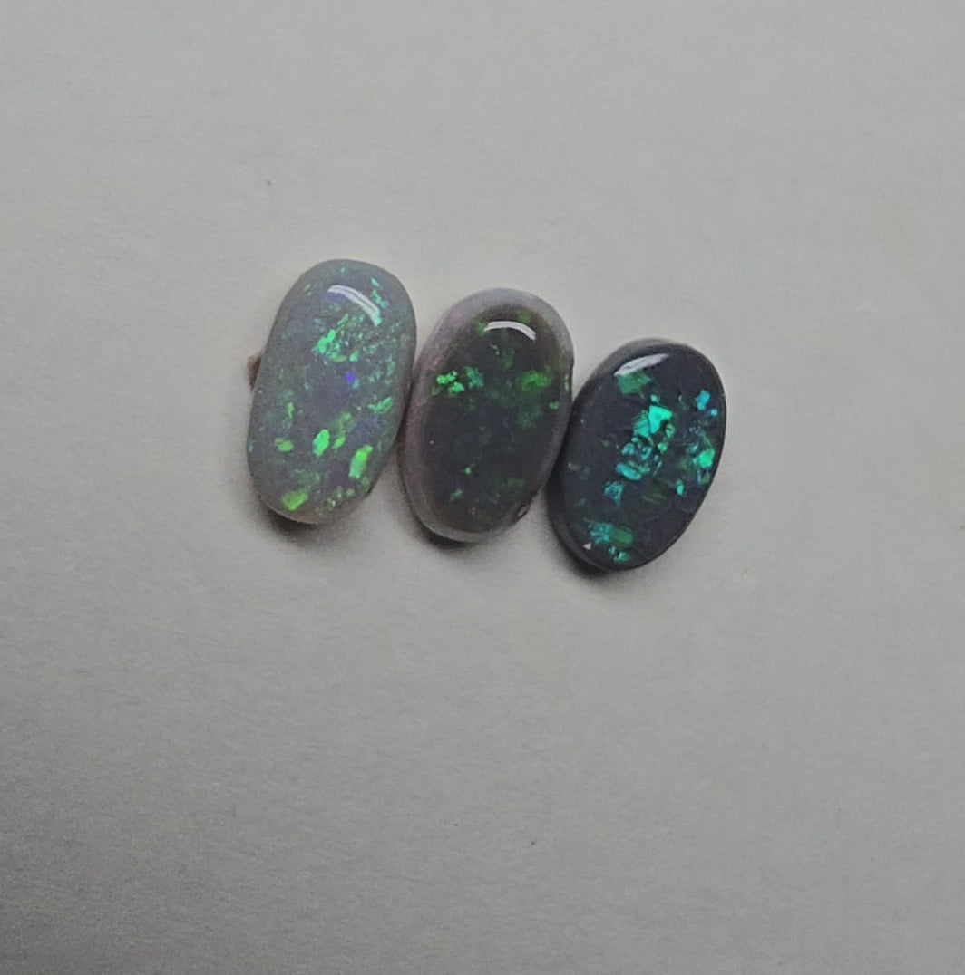 A882 - Dark crystal oval cut trio