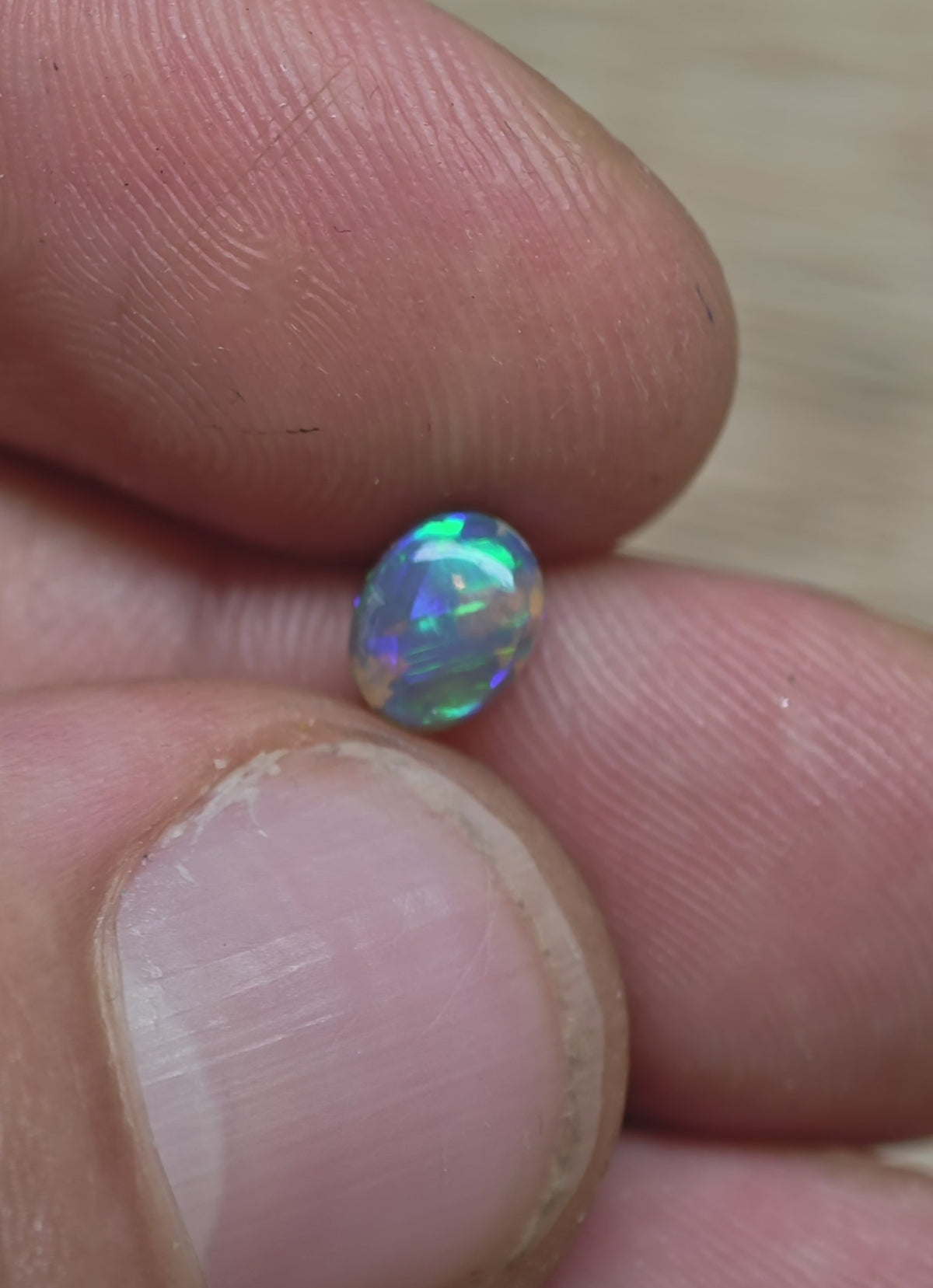 A1105 - Round cut bright crystal opal