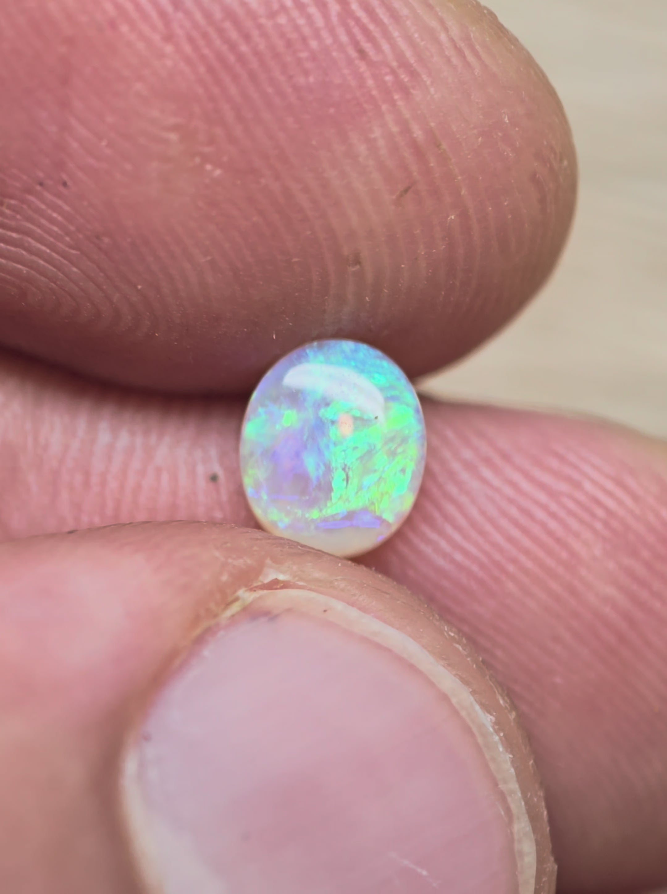 A1076 - Bright round cut flashy ring stone