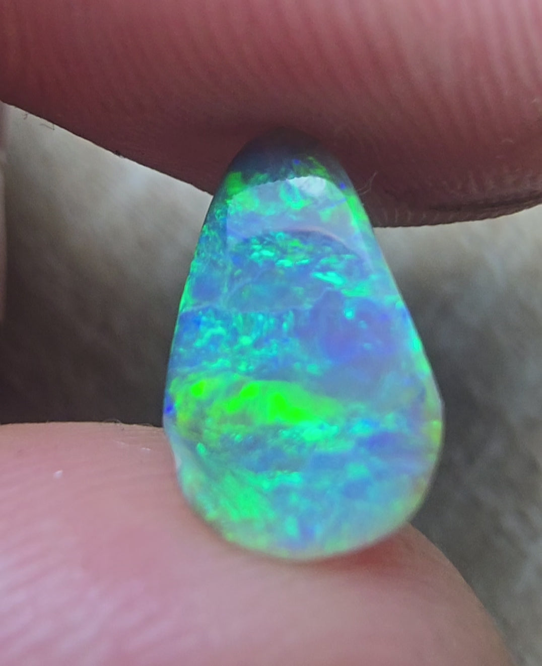 A705 - Bright drop cut beauty