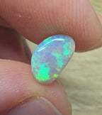 A780 - Bright half-moon cut beauty