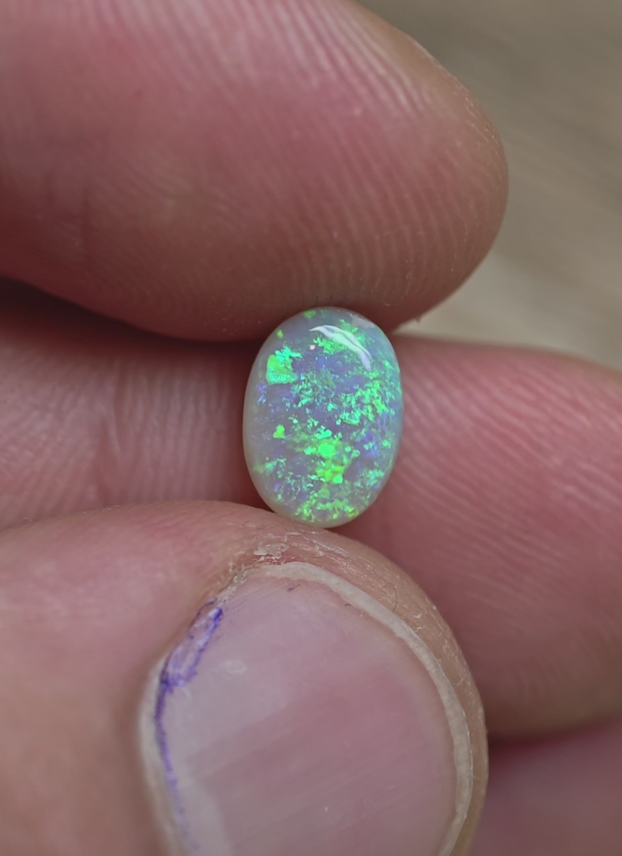 A1047 - Stunning bright green sparkle