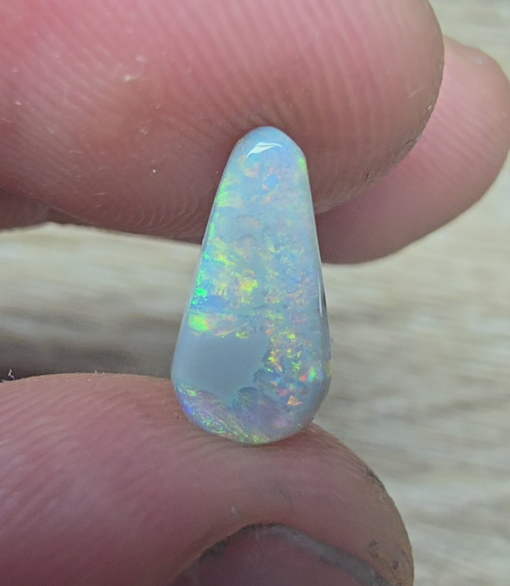 A932 - Drop cut dark opal