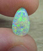 A823 - Glittering crop cut pipe opal