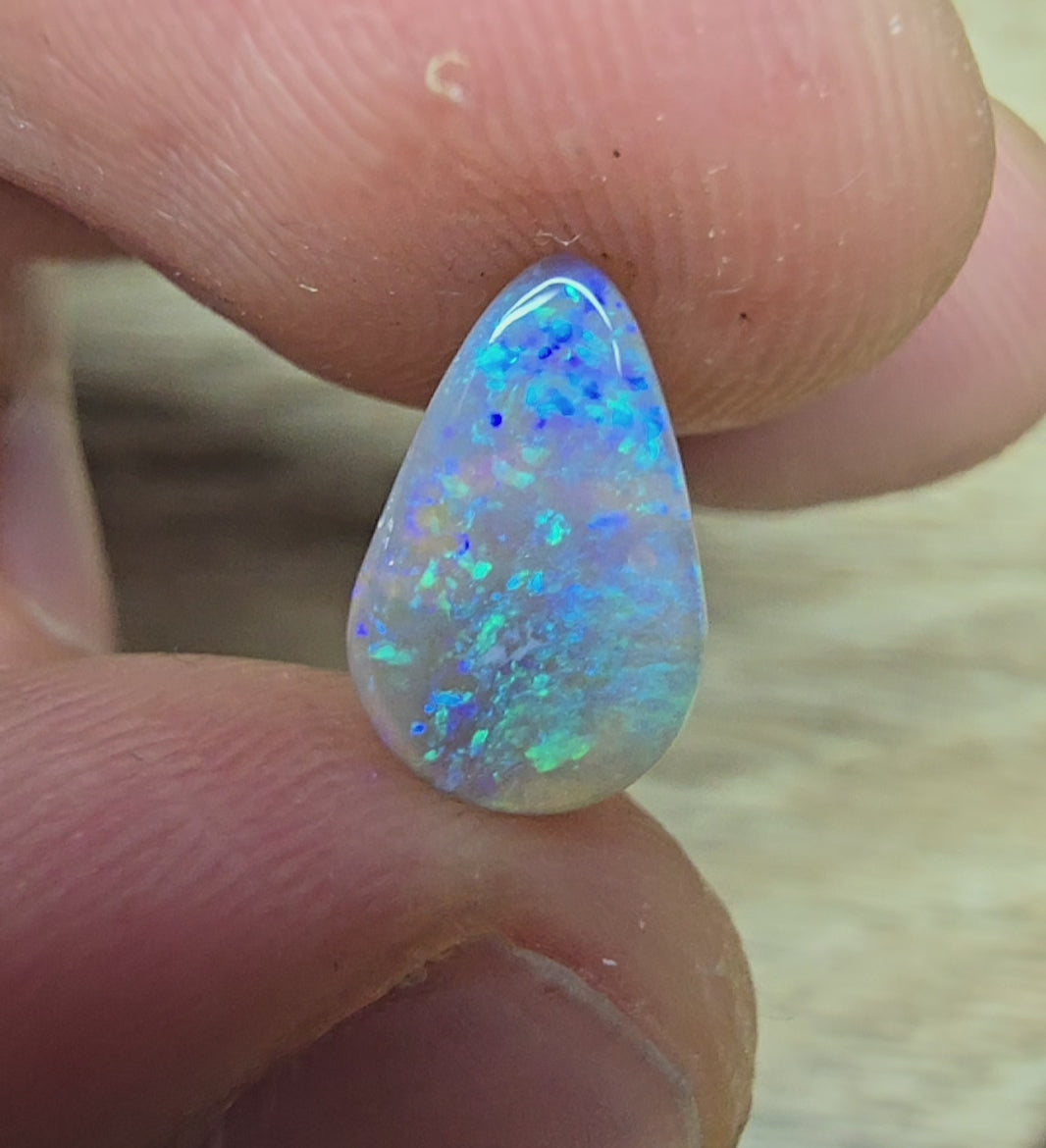 A857 - Beautiful crystal drop cut