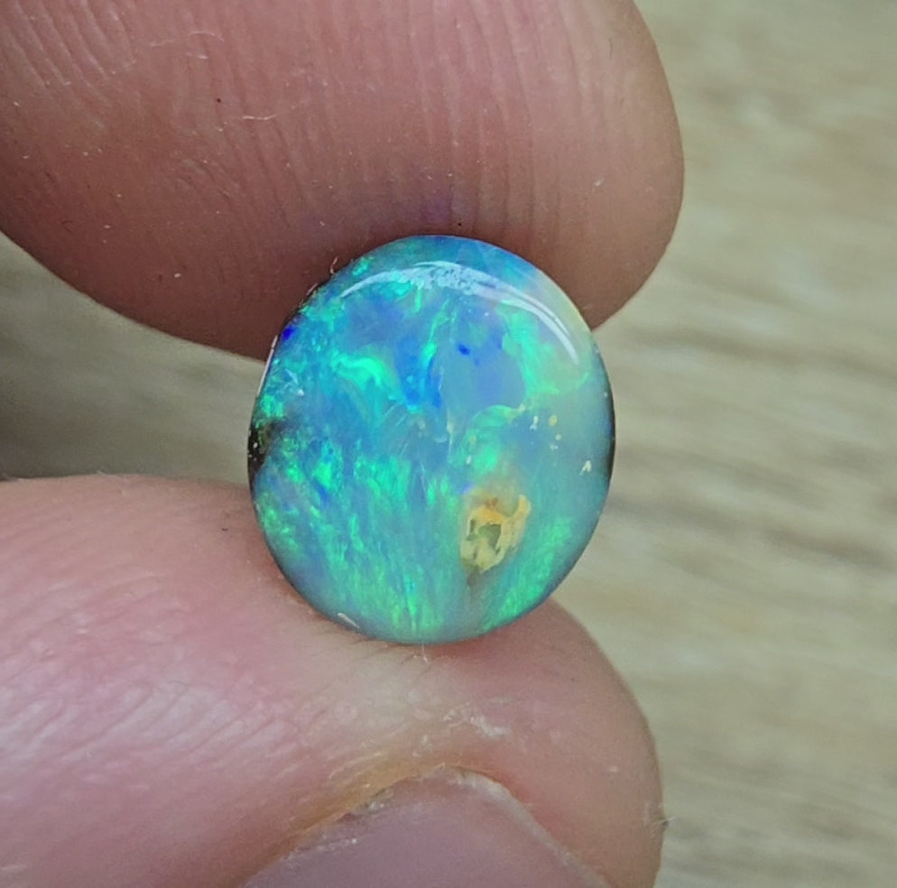 A821 - Bold round cut boulder opal